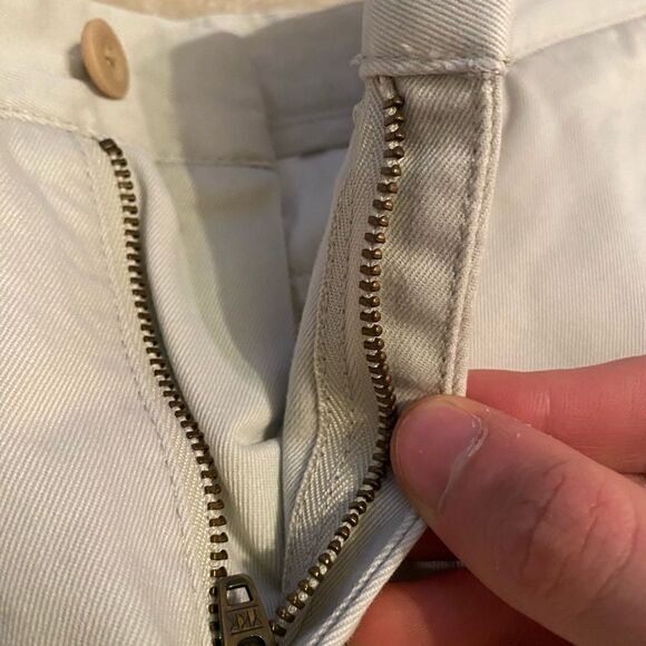 VINEYARD VINES SIZE 12 KHAKI SHORTS - Picture 5 of 8